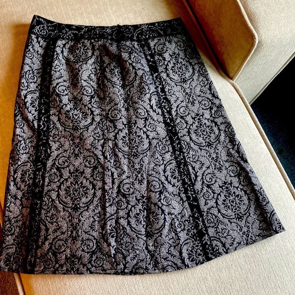 Gray and black knit Tribal size 10 skirt. Fully lined.